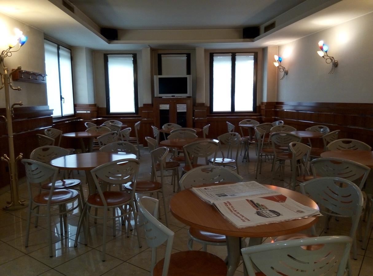 Hotel Cristallo Novara Bagian luar foto