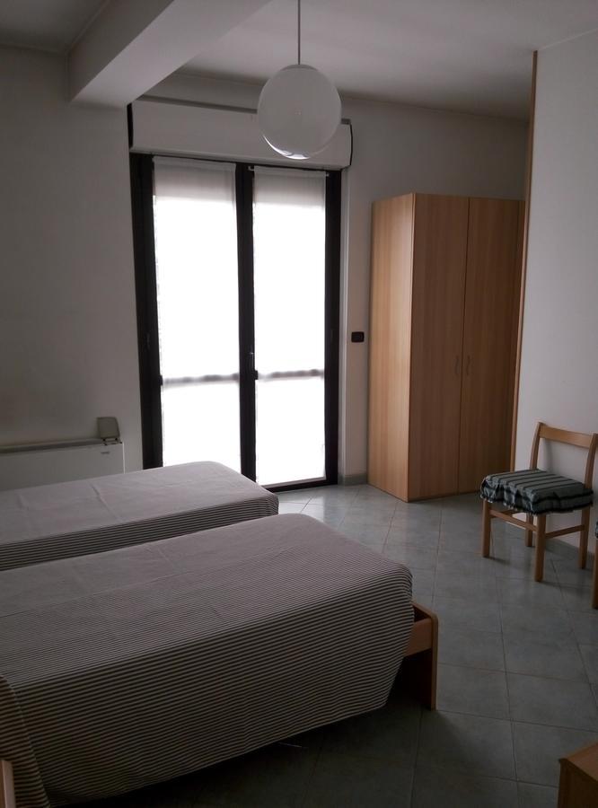 Hotel Cristallo Novara Bagian luar foto