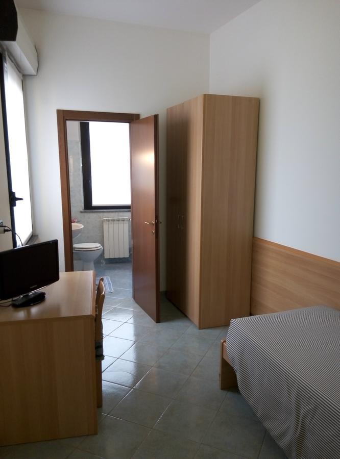 Hotel Cristallo Novara Bagian luar foto