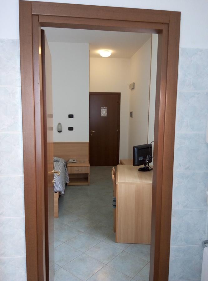 Hotel Cristallo Novara Bagian luar foto