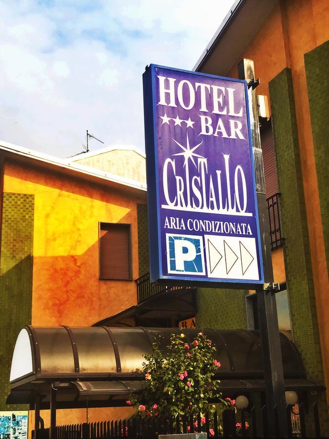 Hotel Cristallo Novara Bagian luar foto