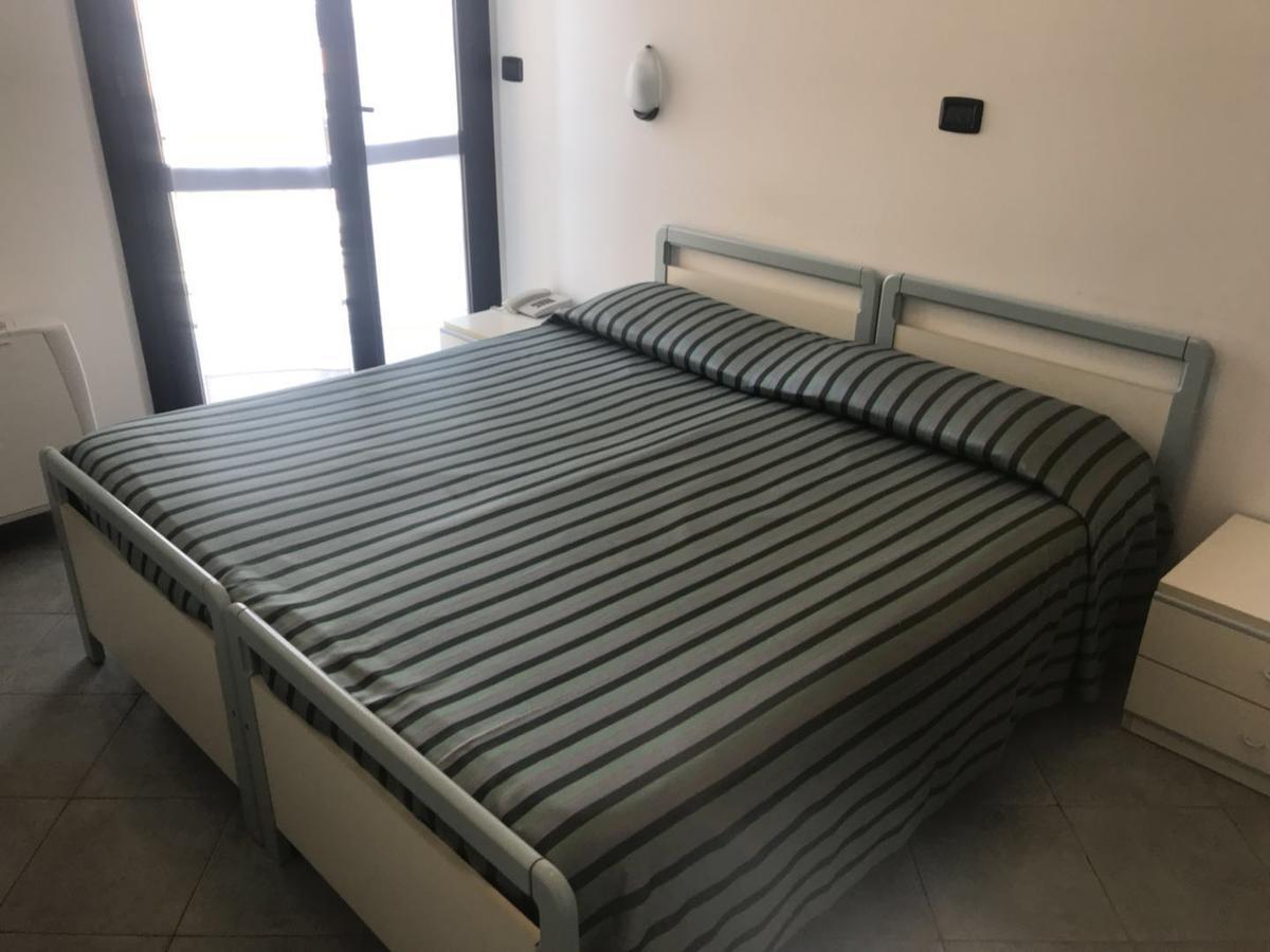 Hotel Cristallo Novara Bagian luar foto