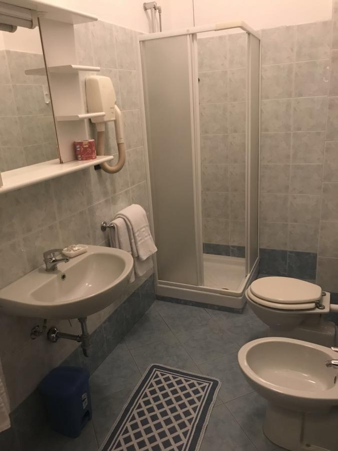 Hotel Cristallo Novara Bagian luar foto
