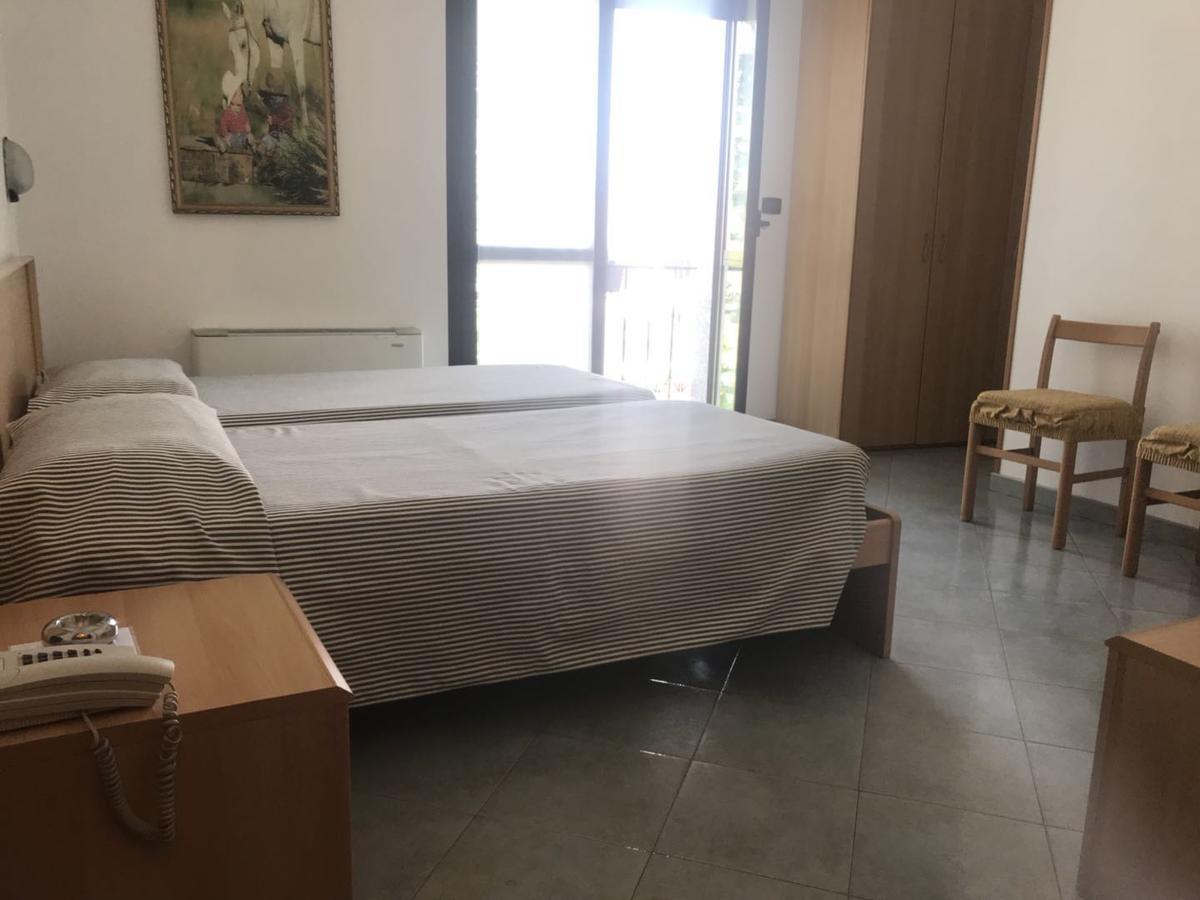 Hotel Cristallo Novara Bagian luar foto