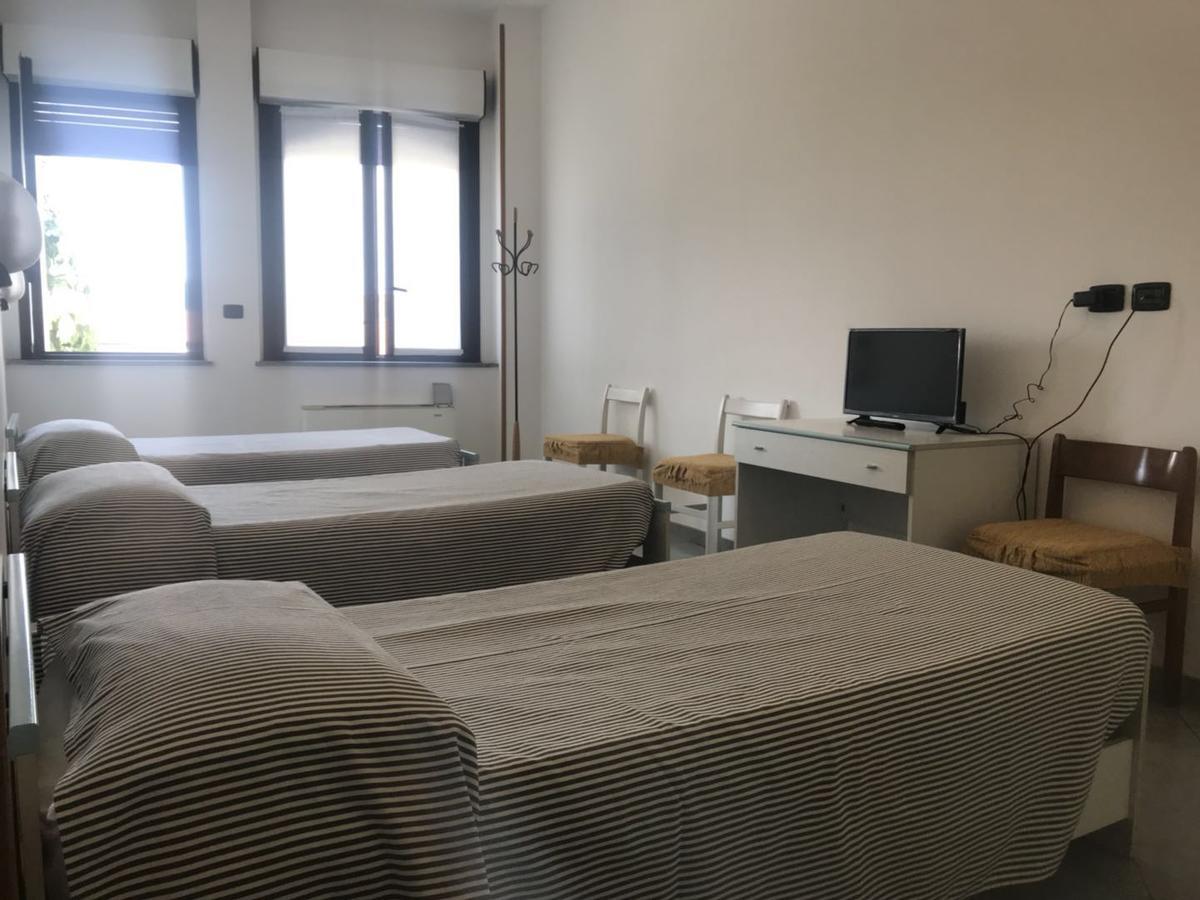 Hotel Cristallo Novara Bagian luar foto